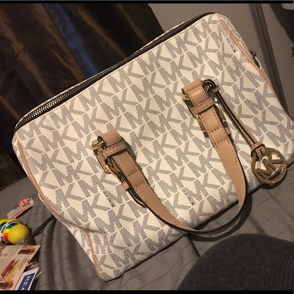 Mk purse - Picture 1 of 4